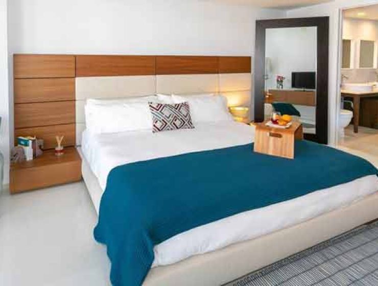 King Bed Lux Icon Brickell Ave